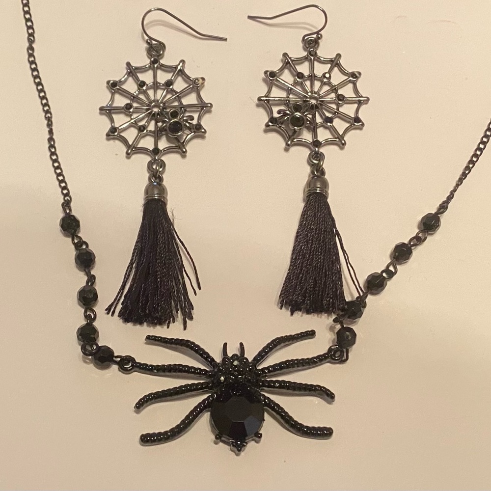 Goth spider earrings and necklace set